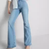 Baumwoll-Denim-Jeans mit ausgestelltem Bein und mittlerer Leibhöhe