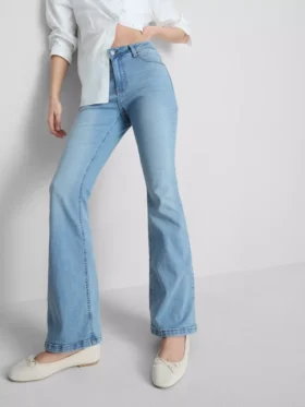 Baumwoll-Denim-Jeans mit ausgestelltem Bein und mittlerer Leibhöhe