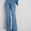 Baumwoll-Denim-Jeans mit ausgestelltem Bein und mittlerer Leibhöhe