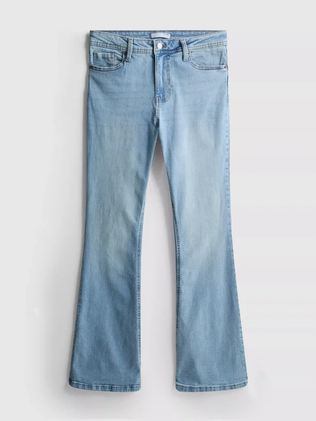 Baumwoll-Denim-Jeans mit ausgestelltem Bein und mittlerer Leibhöhe