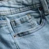 Baumwoll-Denim-Jeans mit ausgestelltem Bein und mittlerer Leibhöhe