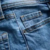 Baumwoll-Denim-Jeans mit ausgestelltem Bein und mittlerer Leibhöhe