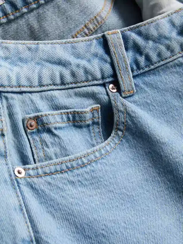 Baumwoll-Denim-Jeans mit geradem Bein