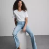 Baumwoll-Denim-Jeans mit mittlerer Leibhöhe und ausgestelltem Bein