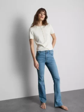 Baumwoll-Denim-Jeans mit mittlerer Leibhöhe und ausgestelltem Bein