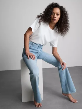 Baumwoll-Denim-Jeans mit mittlerer Leibhöhe und ausgestelltem Bein