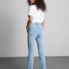 Baumwoll-Denim-Jeans mit mittlerer Leibhöhe und ausgestelltem Bein