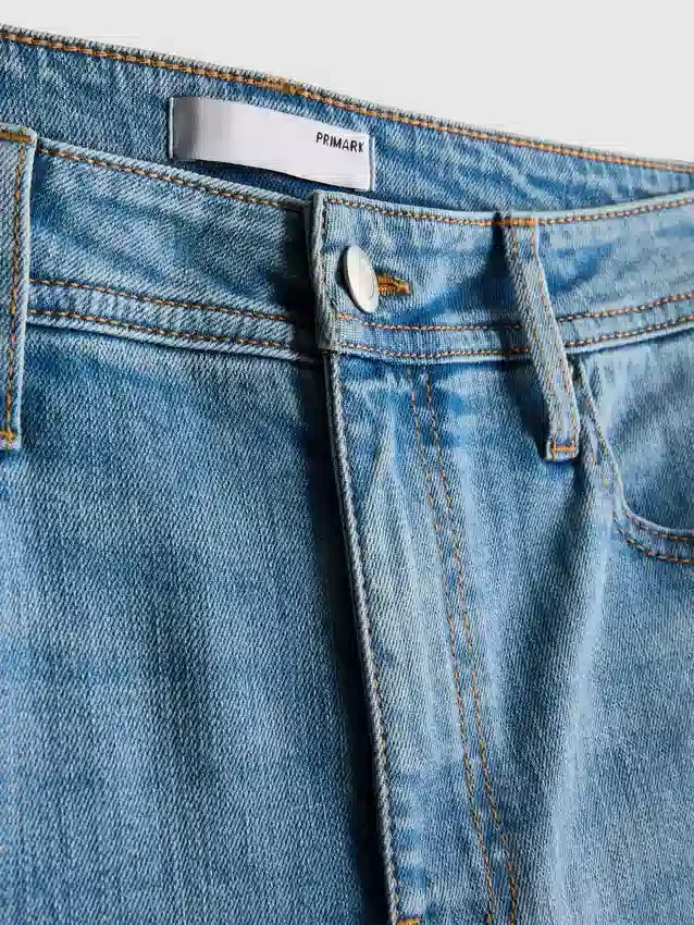 Baumwoll-Denim-Jeans mit mittlerer Leibhöhe und ausgestelltem Bein