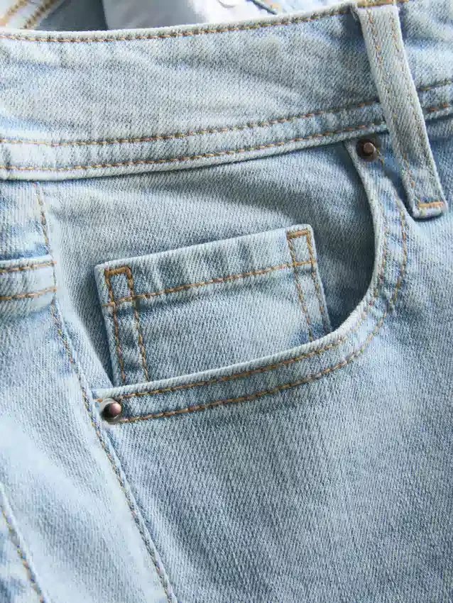 Baumwoll-Denim-Jeans mit mittlerer Leibhöhe und ausgestelltem Bein