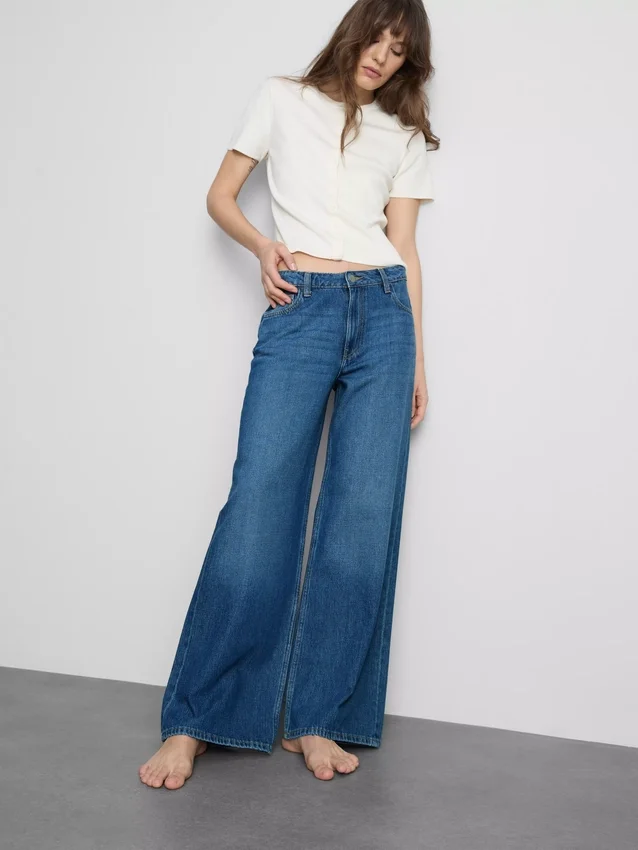 Baumwoll-Denim-Jeans mit mittlerer Leibhöhe und weitem Bein