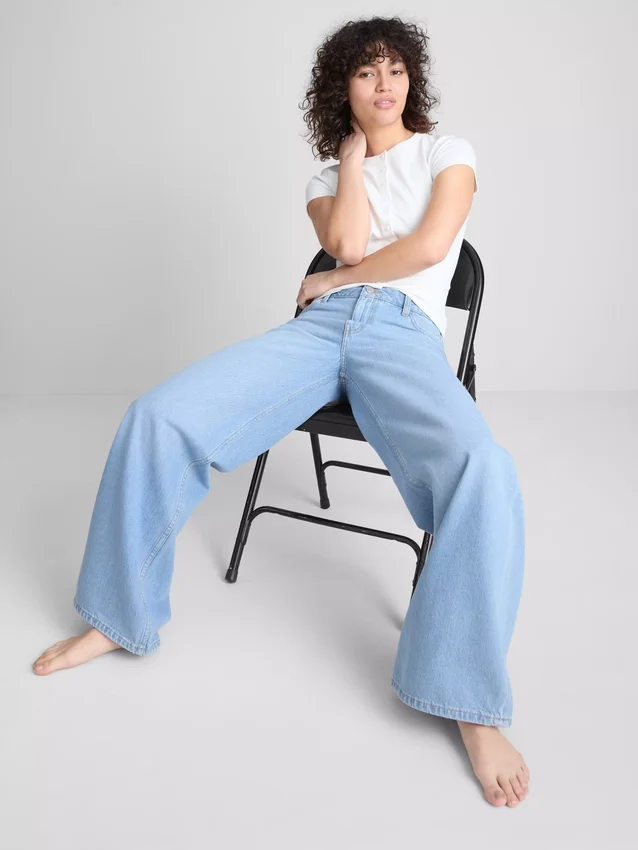 Baumwoll-Denim-Jeans mit mittlerer Leibhöhe und weitem Bein