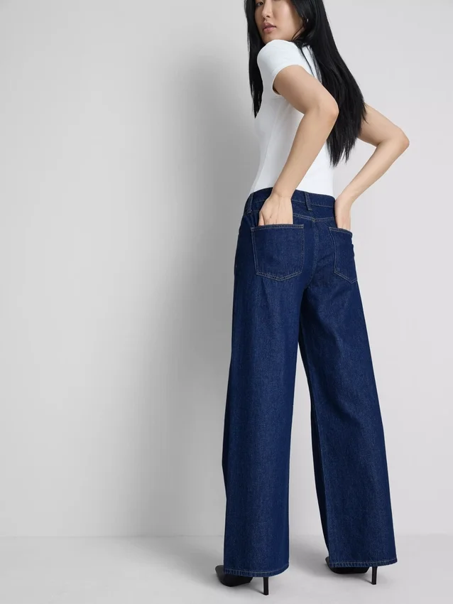 Baumwoll-Denim-Jeans mit mittlerer Leibhöhe und weitem Bein