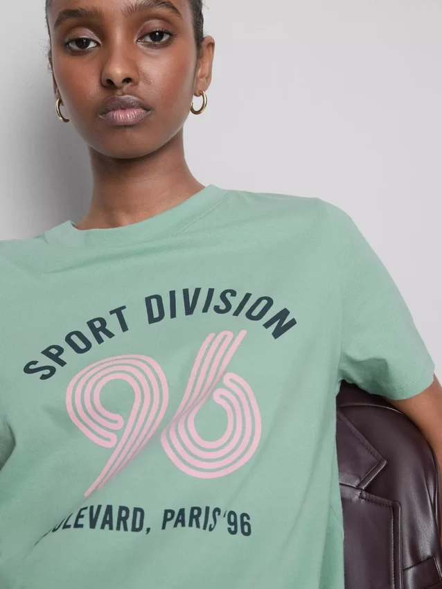Baumwoll-T-Shirt mit Grafik und kurzen Shorts