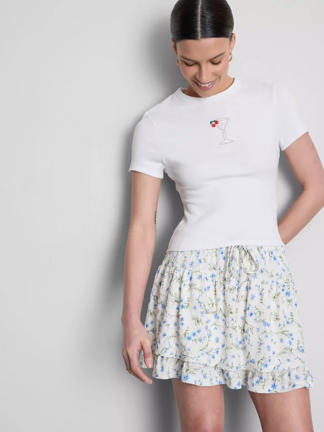 Baumwollreiches, kurzes Baby-T-Shirt mit Perlenverzierung