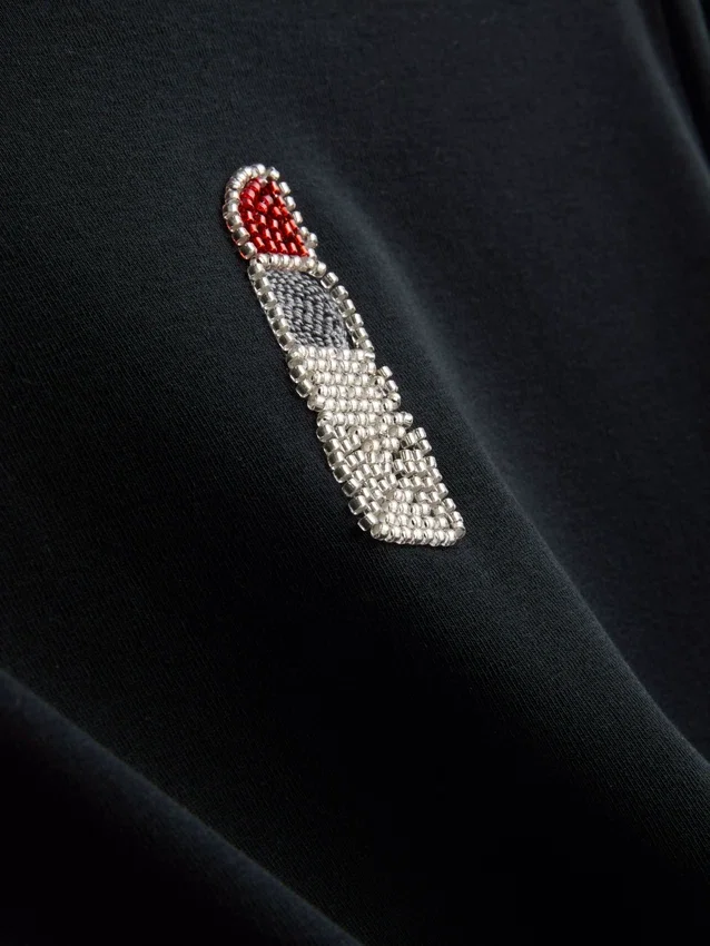 Baumwollreiches, kurzes Baby-T-Shirt mit Perlenverzierung