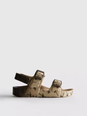 Bedruckte Sandalen mit doppeltem Schnallenriemen