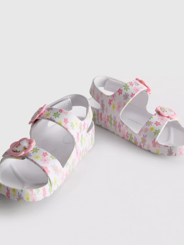Bedruckte Sandalen mit doppeltem Schnallenriemen