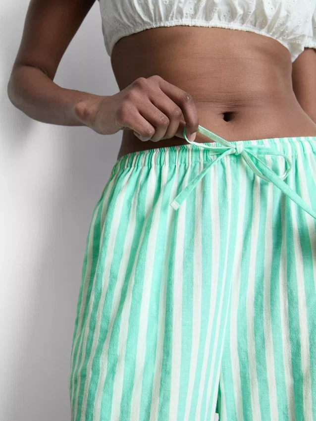 Bedruckte Strandhose mit weitem Bein