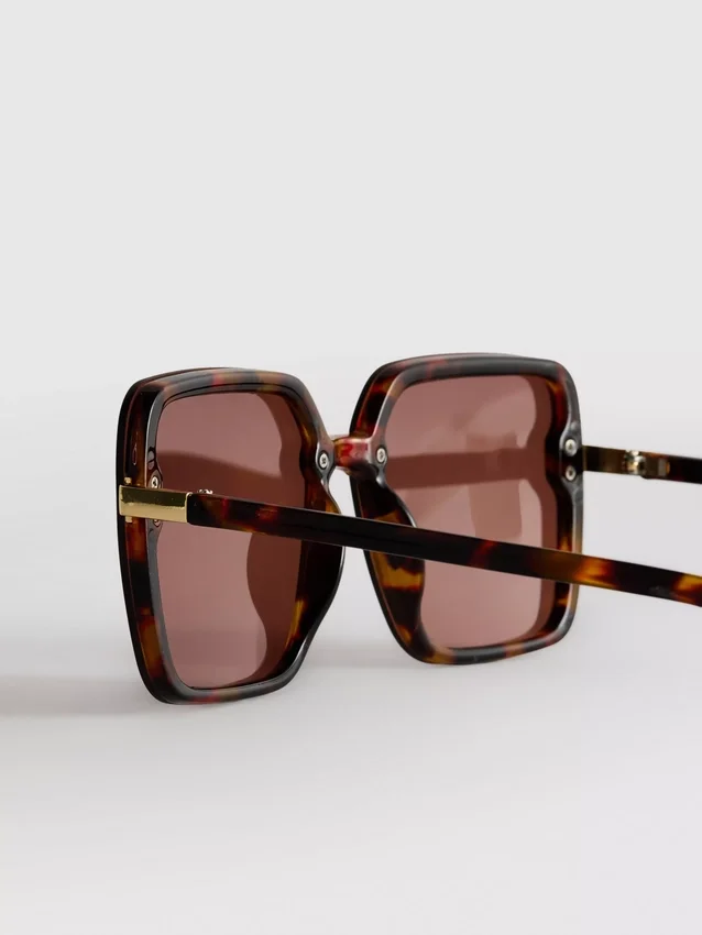 Übergrosse quadratische Sonnenbrille