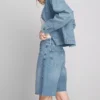 Bermuda-Shorts aus Denim mit unversäubertem Saum