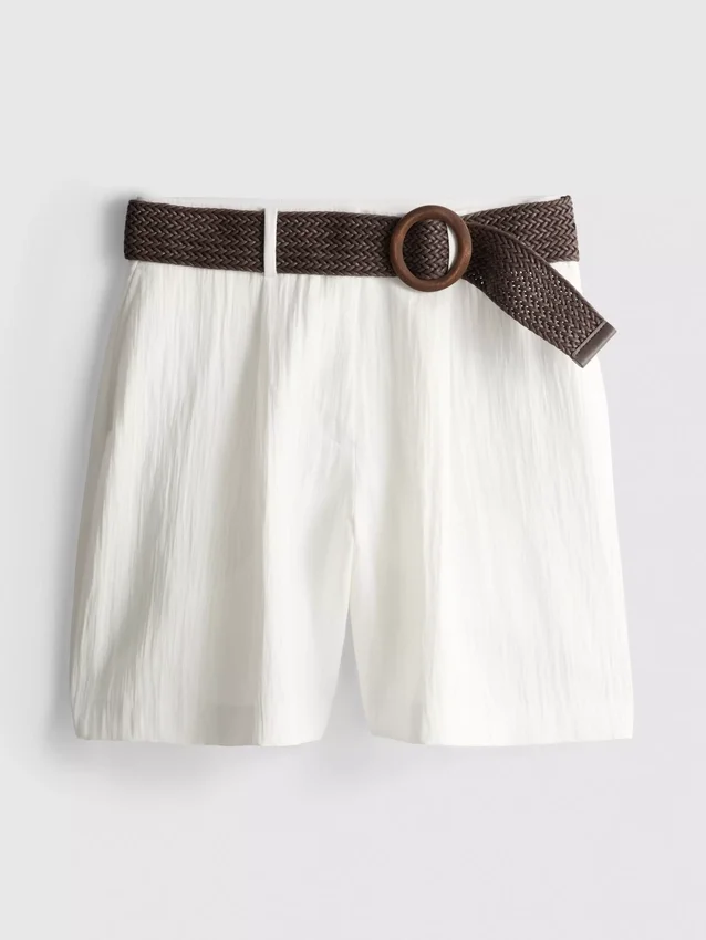 Bermudashorts mit Struktur und Gürtel