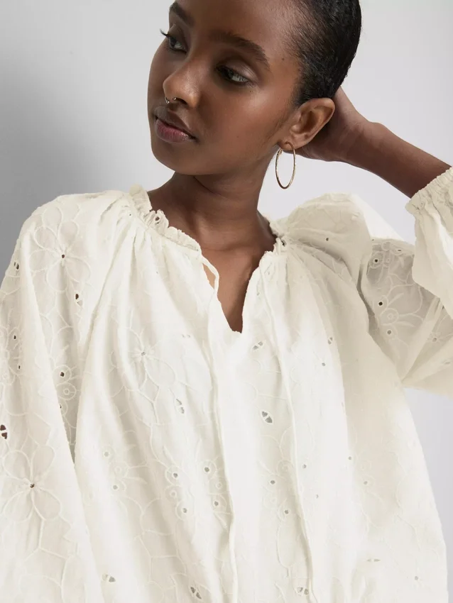 Bestickte Bluse mit Ballonärmeln