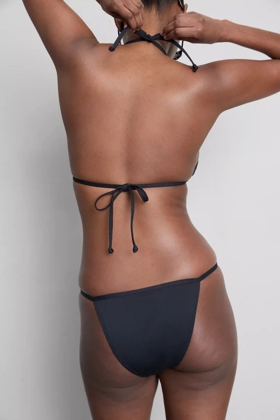 Bikini-Hösli mit Strasssteinen