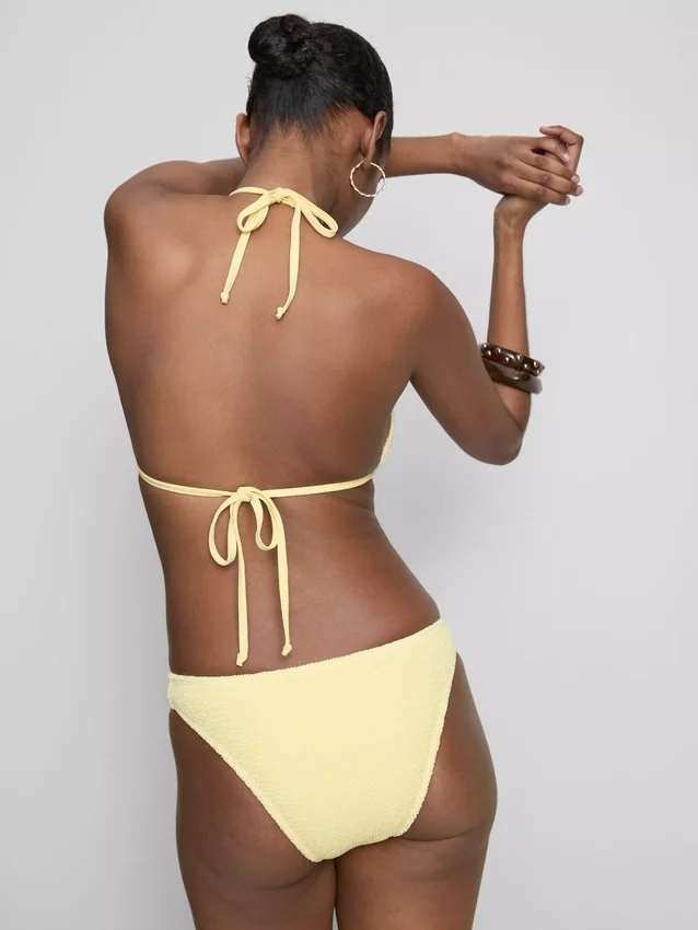 Bikini-Oberteil im Dreieck-Schnitt mit Crinkle-Struktur