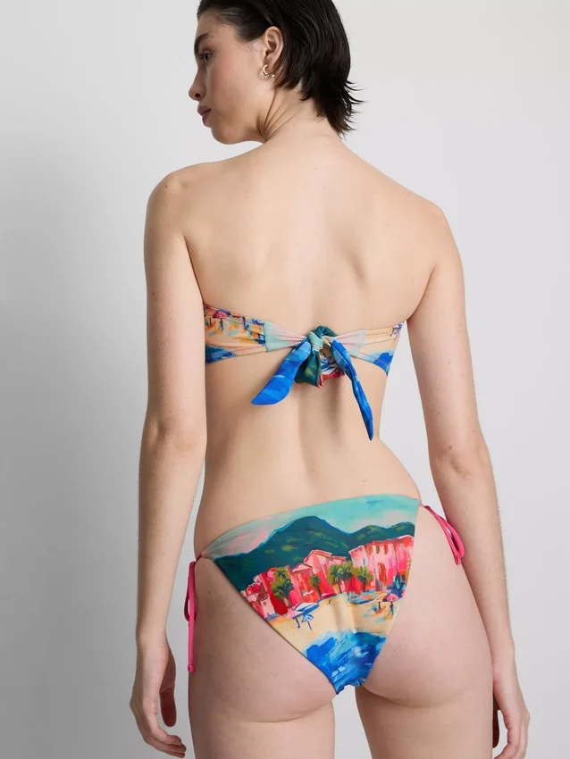 Bikini-Oberteil mit Bandana-Print und landschaftlichem Motiv
