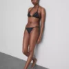 Bikini-Oberteil mit Dreiecks-Strassverzierung