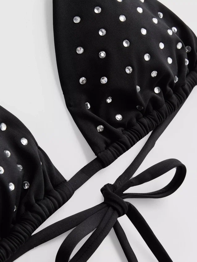 Bikini-Oberteil mit Dreiecks-Strassverzierung