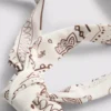 Bikini-Oberteil mit Halterneck und Bandana-Print