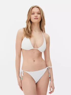 Bikini-Oberteil mit Häkelverzierung und Perlen