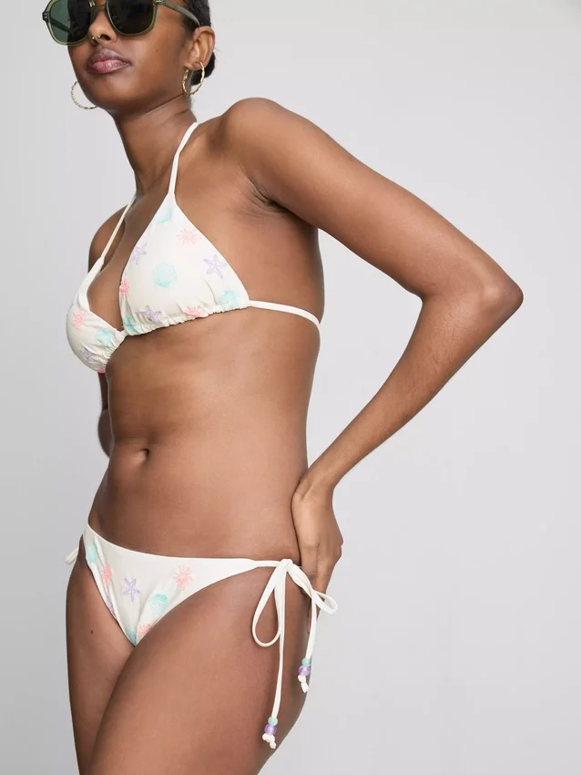 Bikini-Unterteil mit Muschelstickerei und seitlichen Bändern