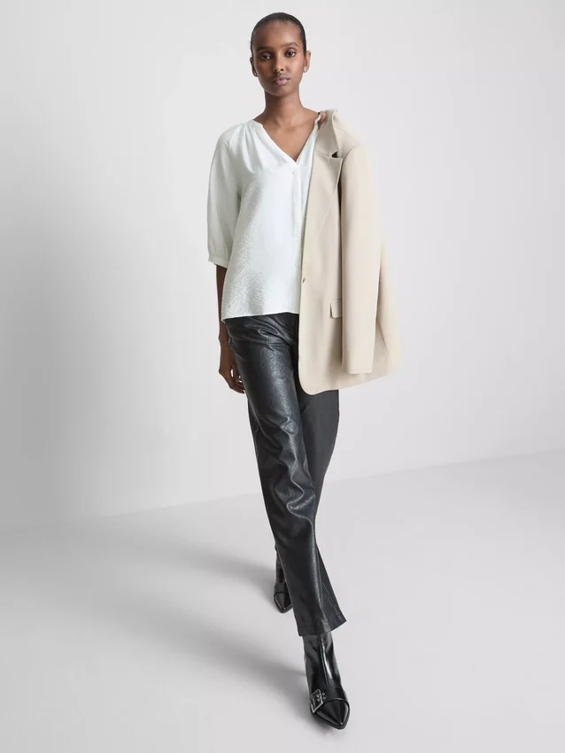 Bluse mit 3/4-Ärmeln und V-Ausschnitt