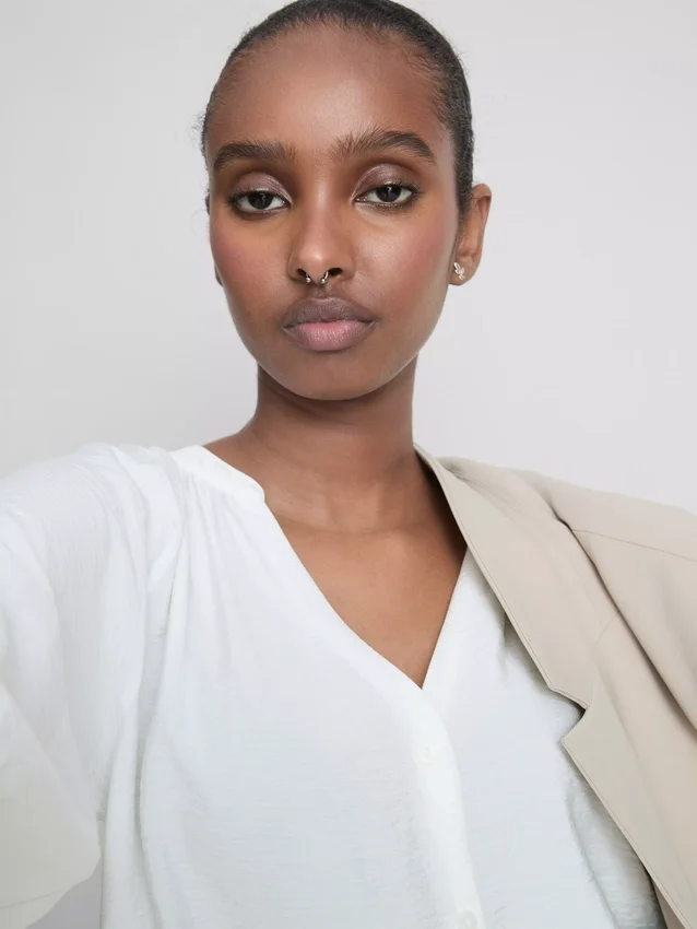 Bluse mit 3/4-Ärmeln und V-Ausschnitt