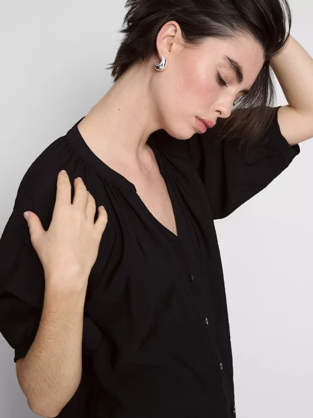 Bluse mit 3/4-Ärmeln und V-Ausschnitt