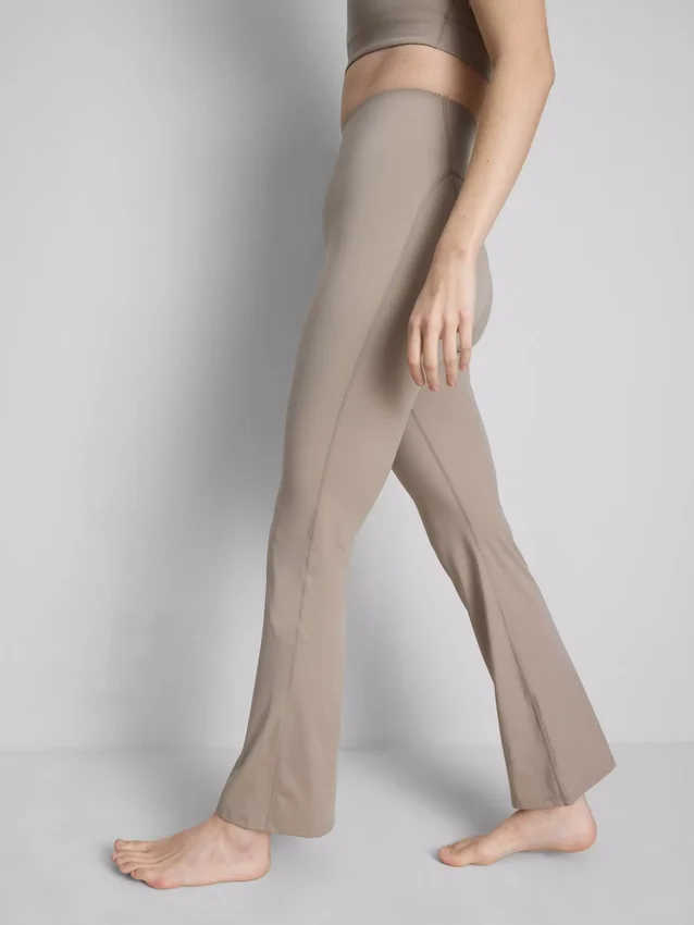 Bodysculpt Performance-Leggings mit ausgestelltem Bein