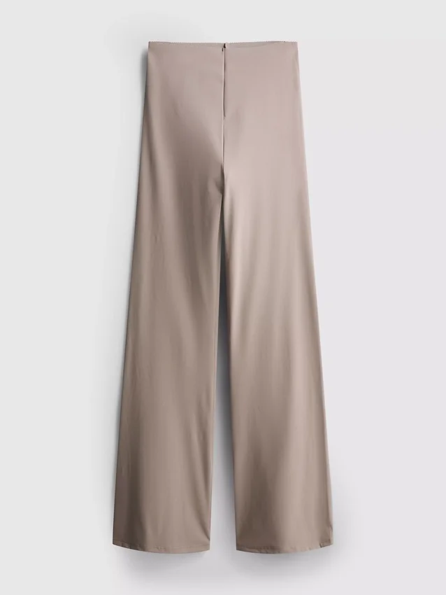 Bodysculpt Performance-Leggings mit ausgestelltem Bein