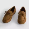 Bootschuhe mit Schnürdetail