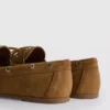 Bootschuhe mit Schnürdetail