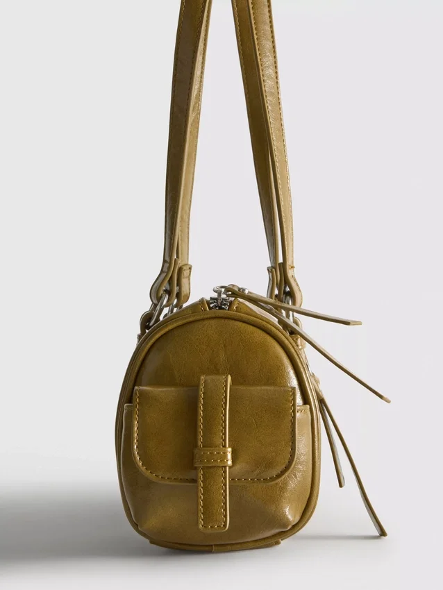 Bowler-Tasche aus Kunstleder im Used-Look