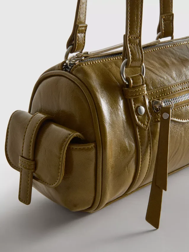Bowler-Tasche aus Kunstleder im Used-Look