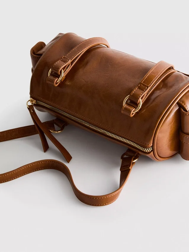 Bowler-Tasche aus Kunstleder im Used-Look