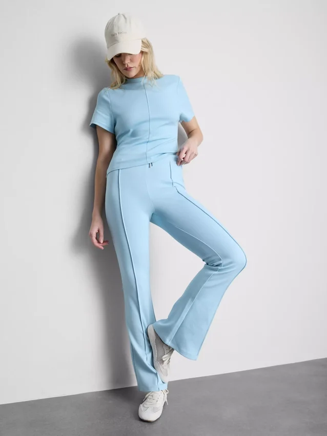 Boxy-T-Shirt mit Nahtdetails aus baumwollreichem Material