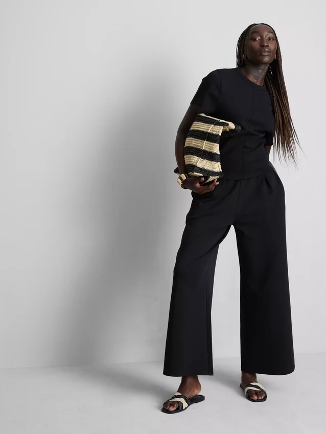 Boxy-T-Shirt mit Nahtdetails aus baumwollreichem Material