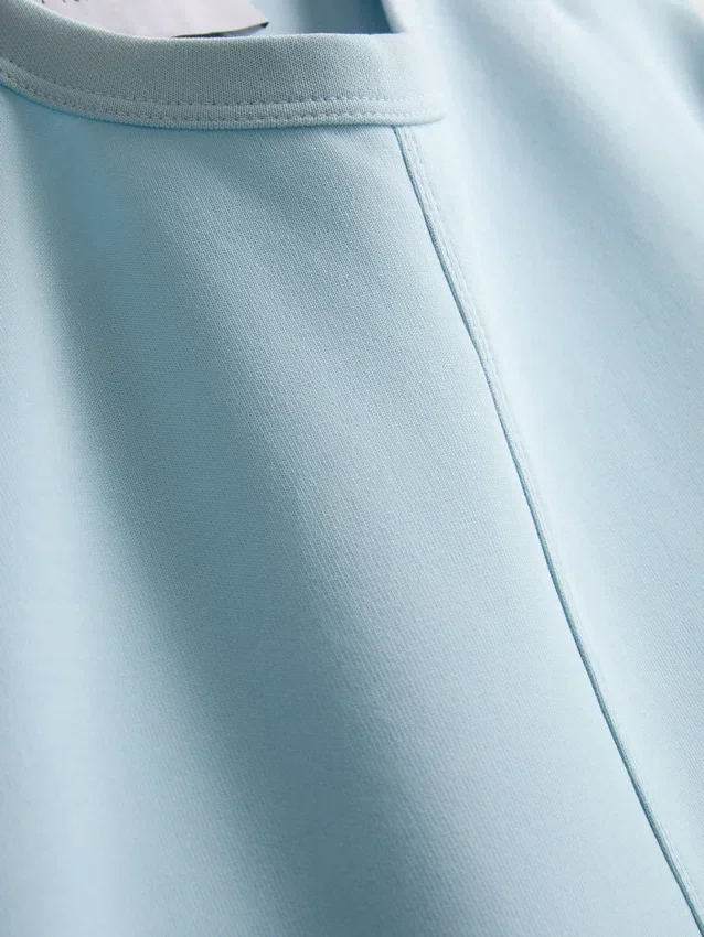 Boxy-T-Shirt mit Nahtdetails aus baumwollreichem Material