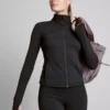 Butterweiche Funktionsjacke mit durchgehendem Reissverschluss