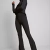 Butterweiche Leggings mit ausgestelltem Bein