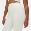 Butterweiche Leggings mit ausgestelltem Bein